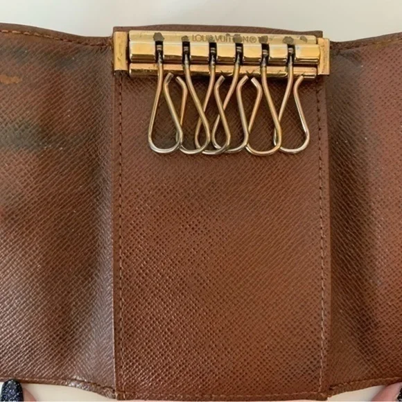 LOUIS VUITTON Monogram 6 Key Holder